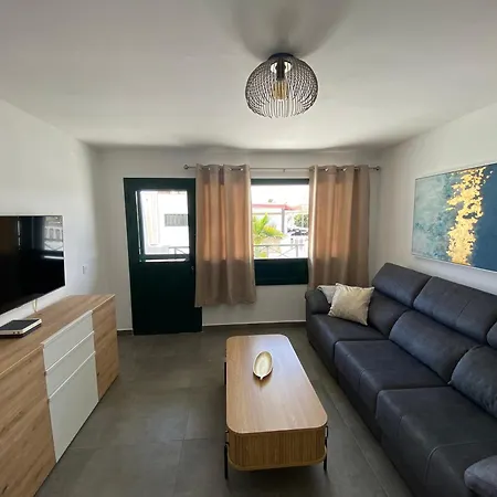 Daire Suite4you 50 Meters From The And Main Avenue Ac Wifi Int Tv Channels