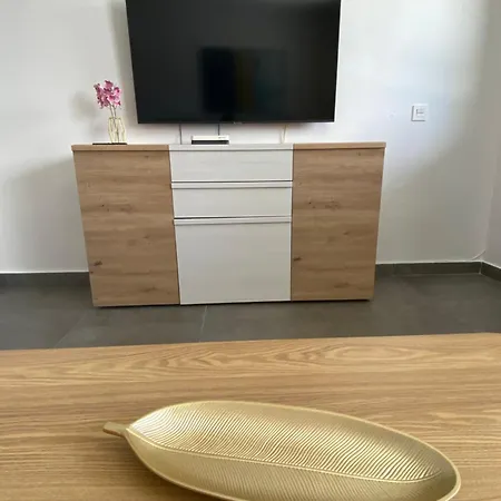 Suite4you 50 Meters From The And Main Avenue Ac Wifi Int Tv Channels *