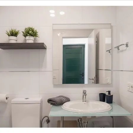 Apartament Suite4you 50 Meters From The And Main Avenue Ac Wifi Int Tv Channels